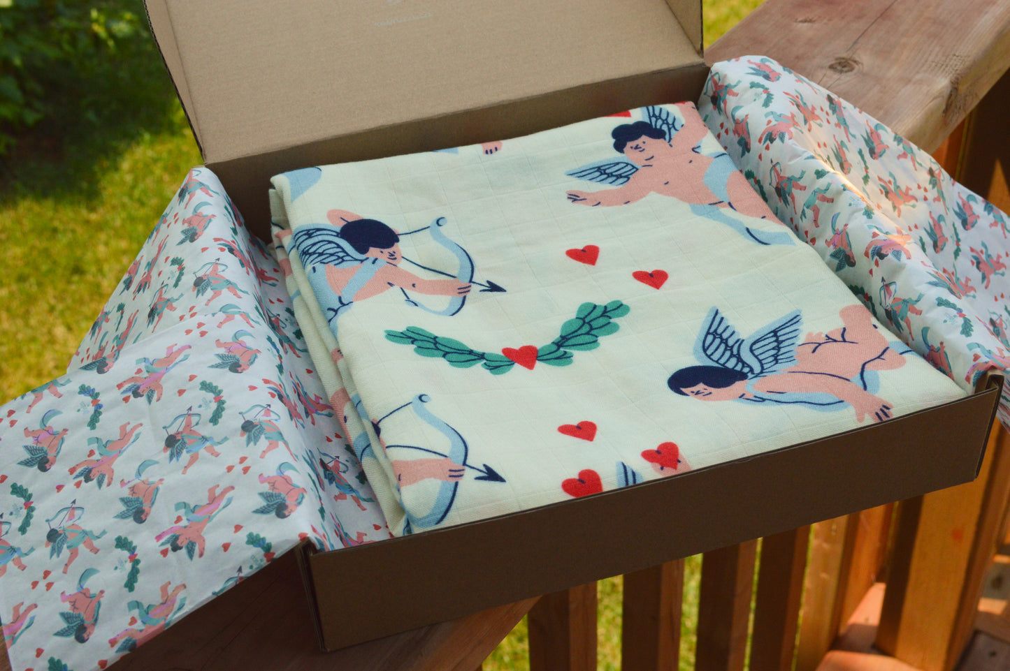 Muslin Swaddle - Tiny Cupids (1 pack)